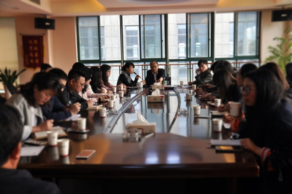 米兰手机版集团召开2017年度年轻人才培养专题座谈会
